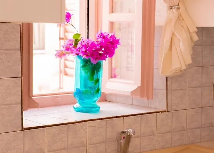 Picture Perfect Traditional * Naoussa